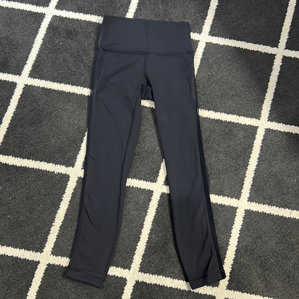 Like new Lululemon yoga pants, size 4